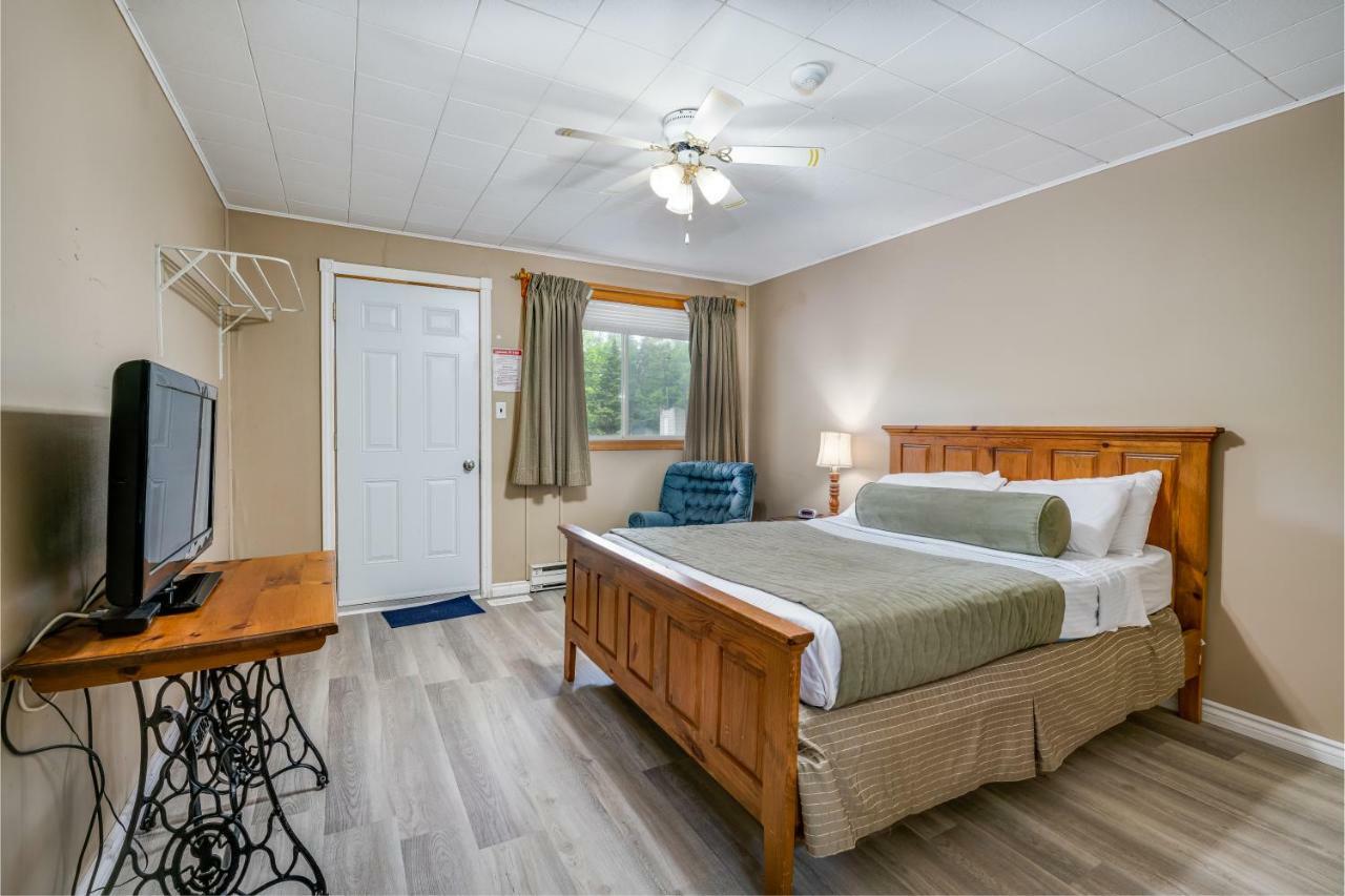 Long Sault Motel ภายนอก รูปภาพ