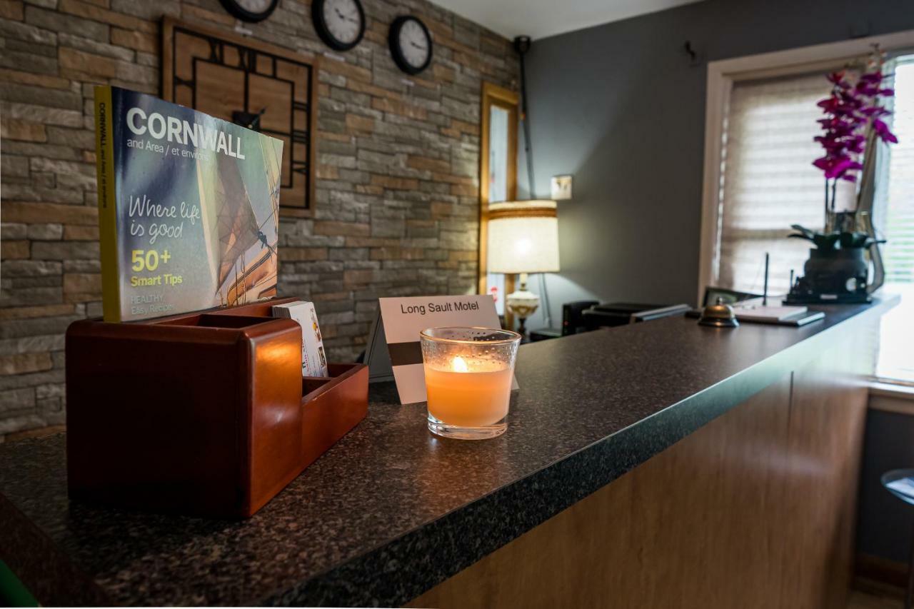 Long Sault Motel ภายนอก รูปภาพ